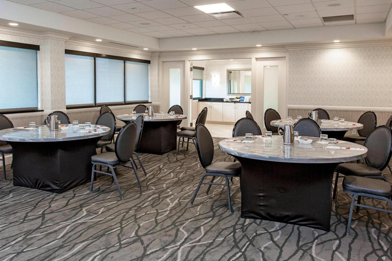 Rochester Airport Marriott Bagian luar foto