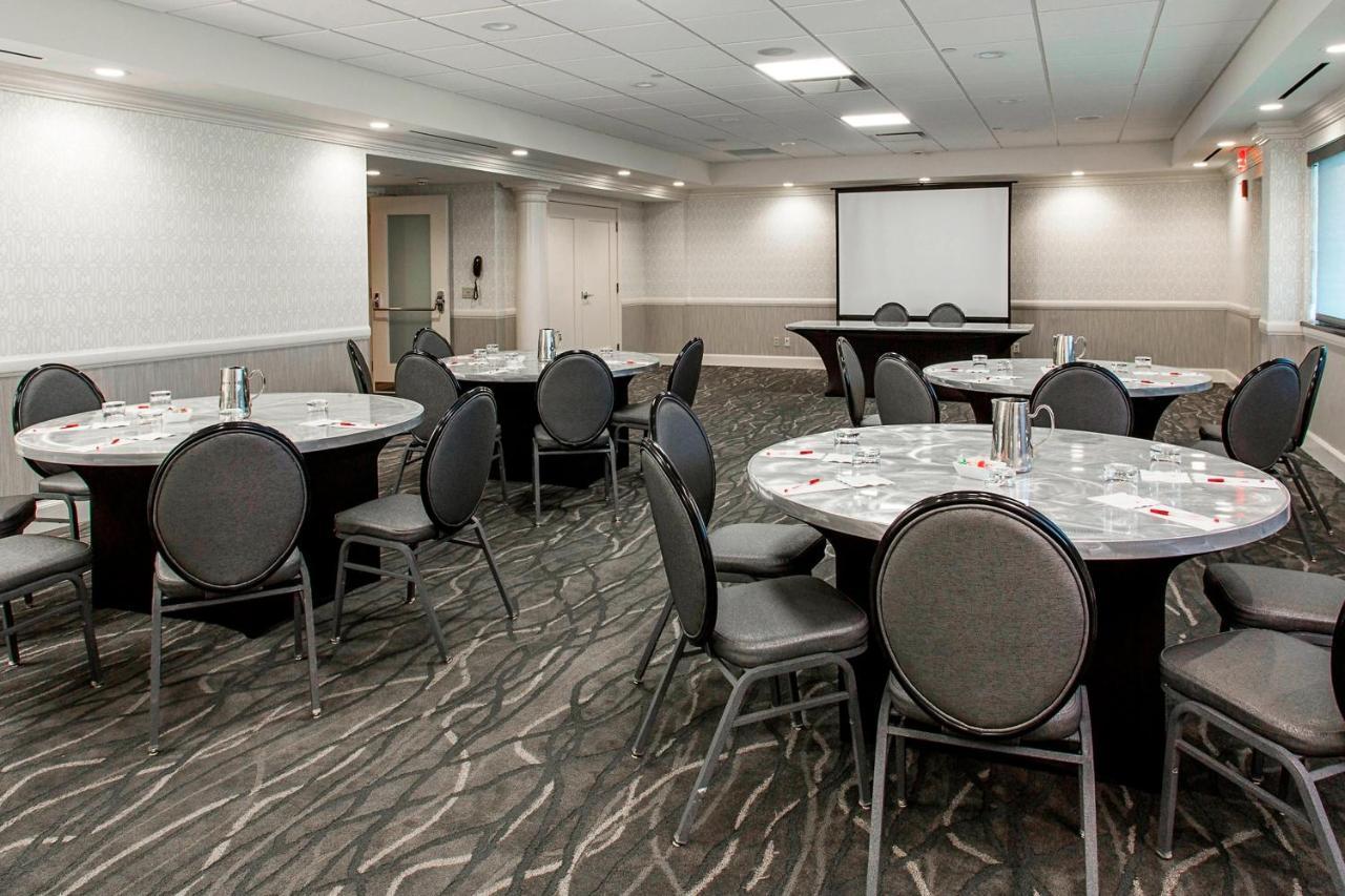 Rochester Airport Marriott Bagian luar foto