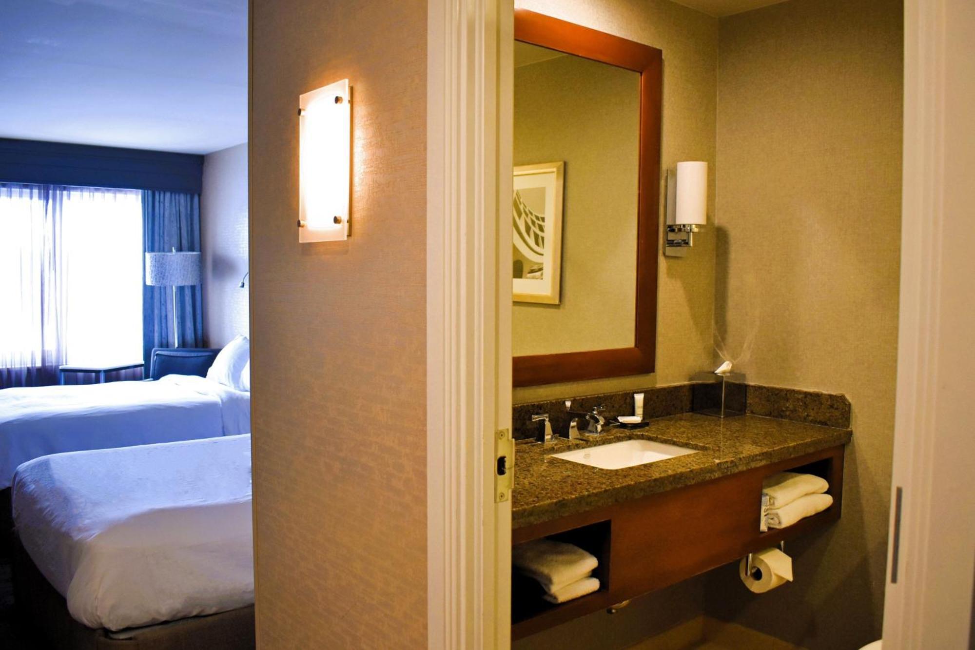 Rochester Airport Marriott Bagian luar foto