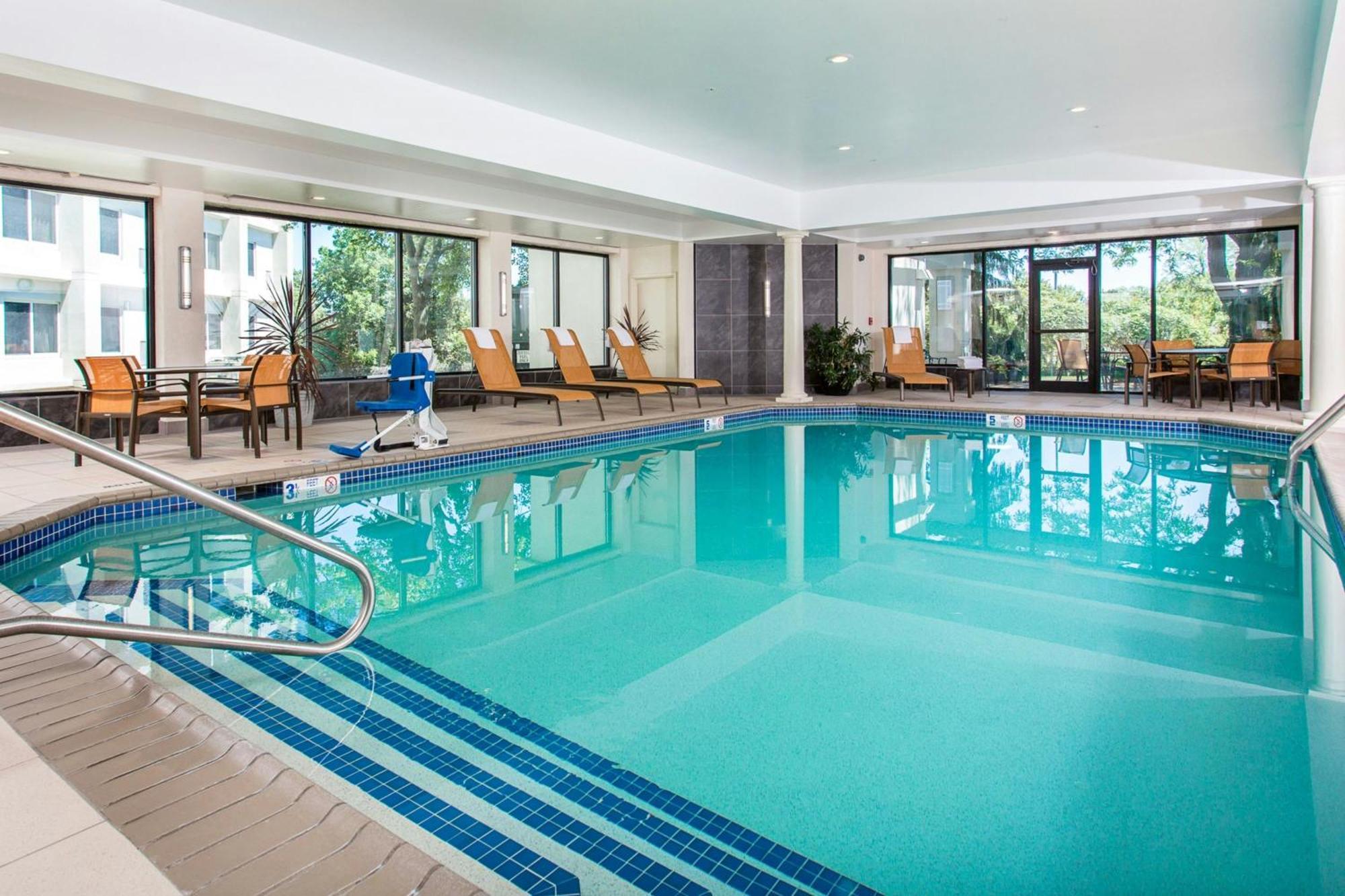 Rochester Airport Marriott Bagian luar foto