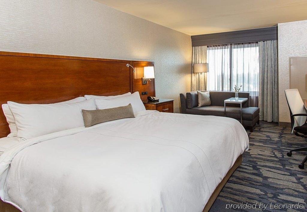 Rochester Airport Marriott Bagian luar foto