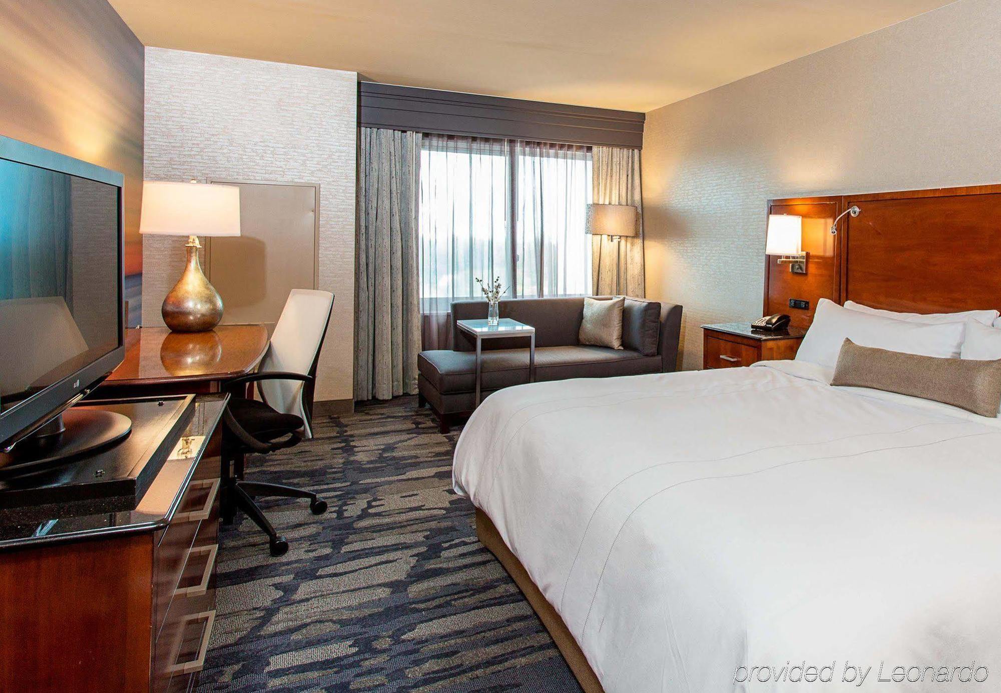 Rochester Airport Marriott Bagian luar foto