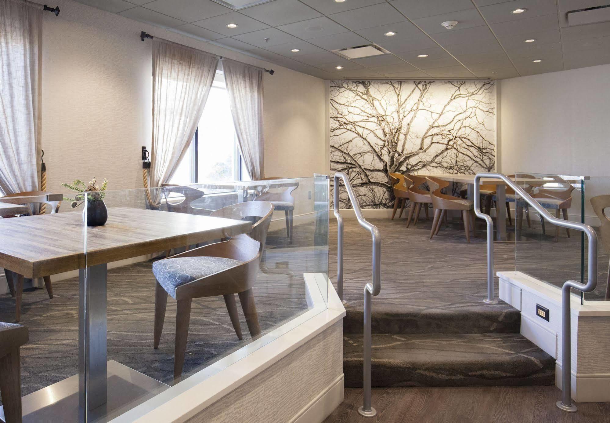 Rochester Airport Marriott Bagian luar foto