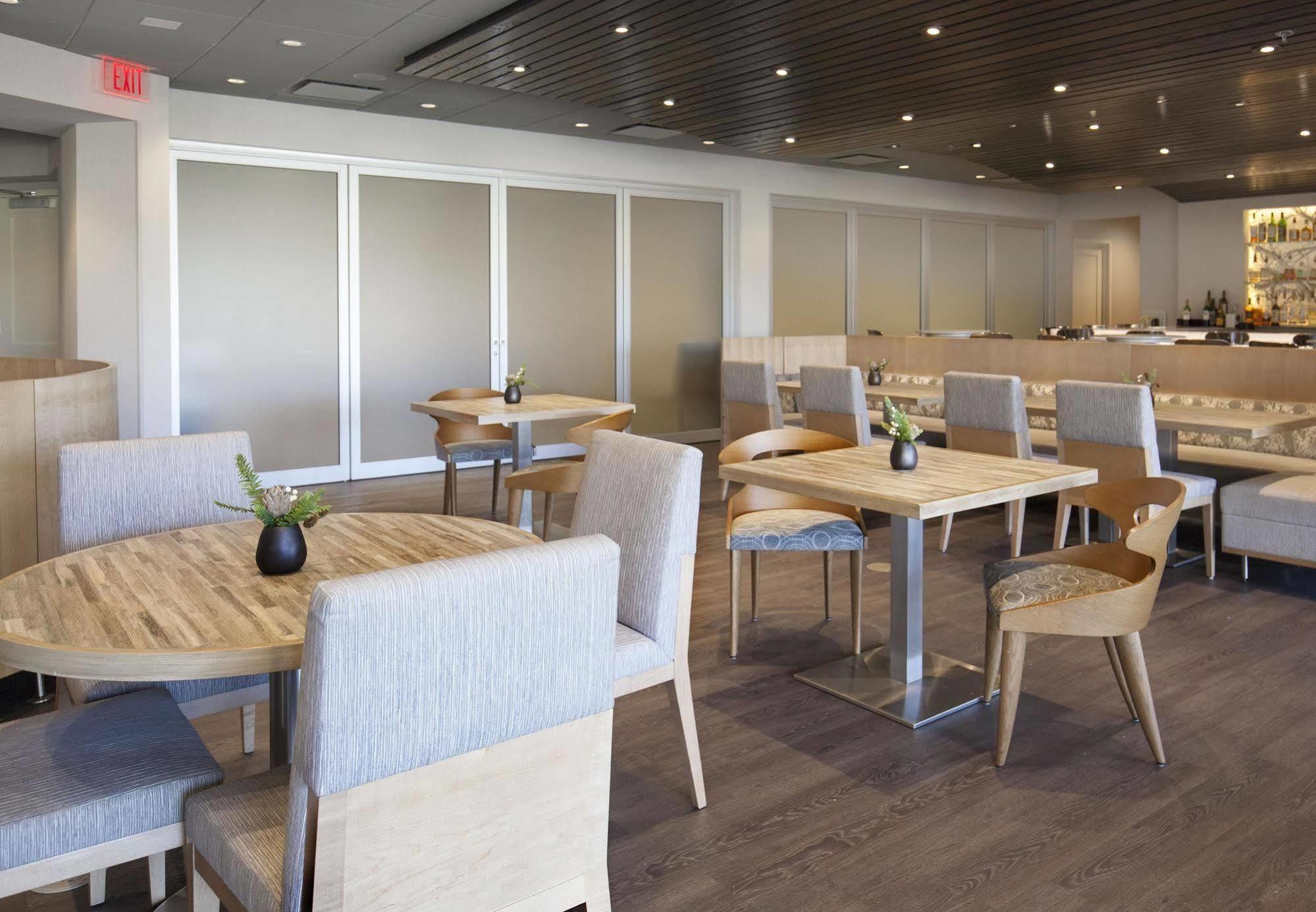 Rochester Airport Marriott Bagian luar foto