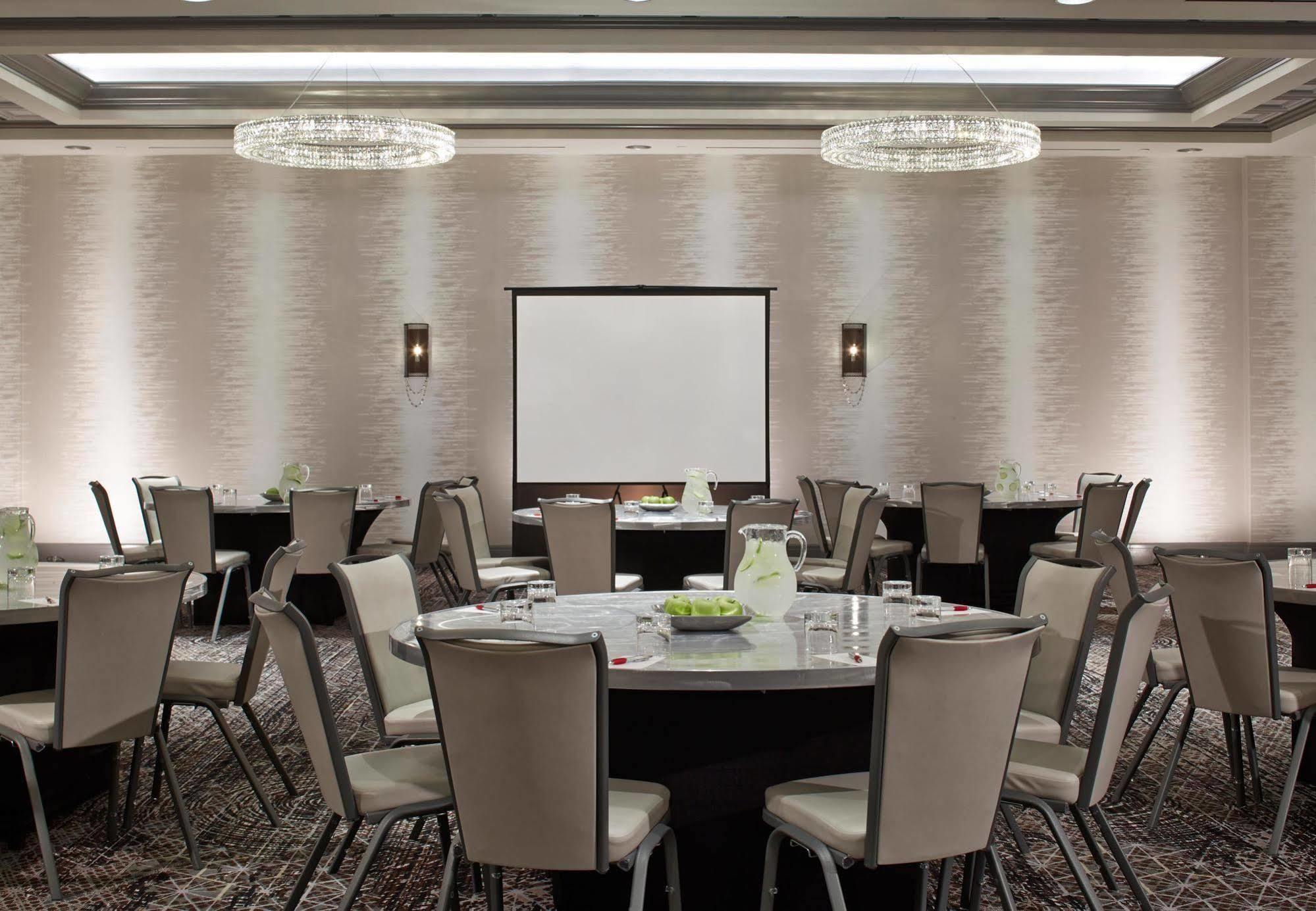 Rochester Airport Marriott Bagian luar foto