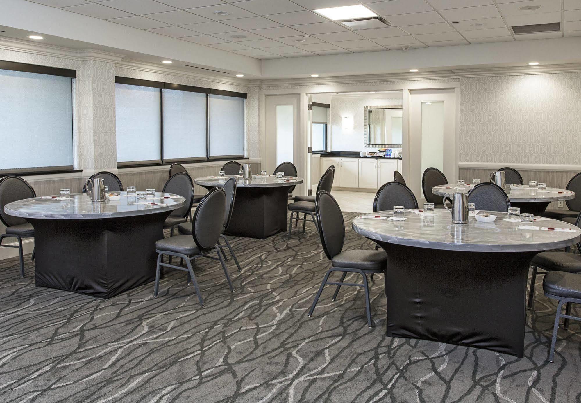 Rochester Airport Marriott Bagian luar foto